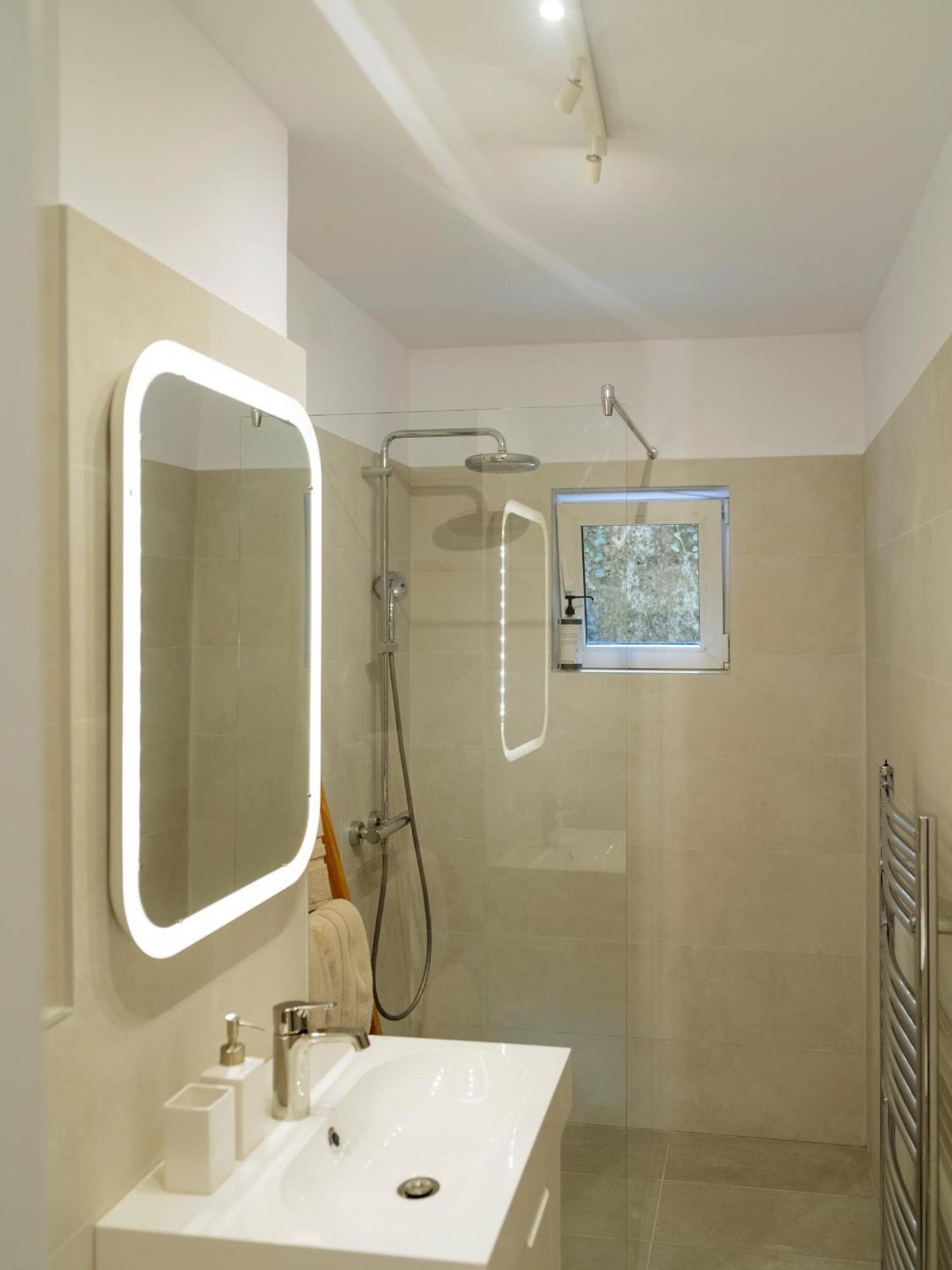 Cozy Central Apartment Near The Forest 브라쇼브 외부 사진